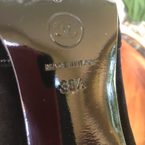 CHANEL BLACK SUEDE SHOES SIZE 38.5 - Picture 8 of 16